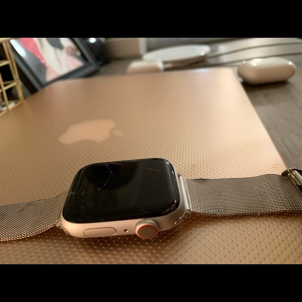Apple Watch Series 4 GPS + Cellular